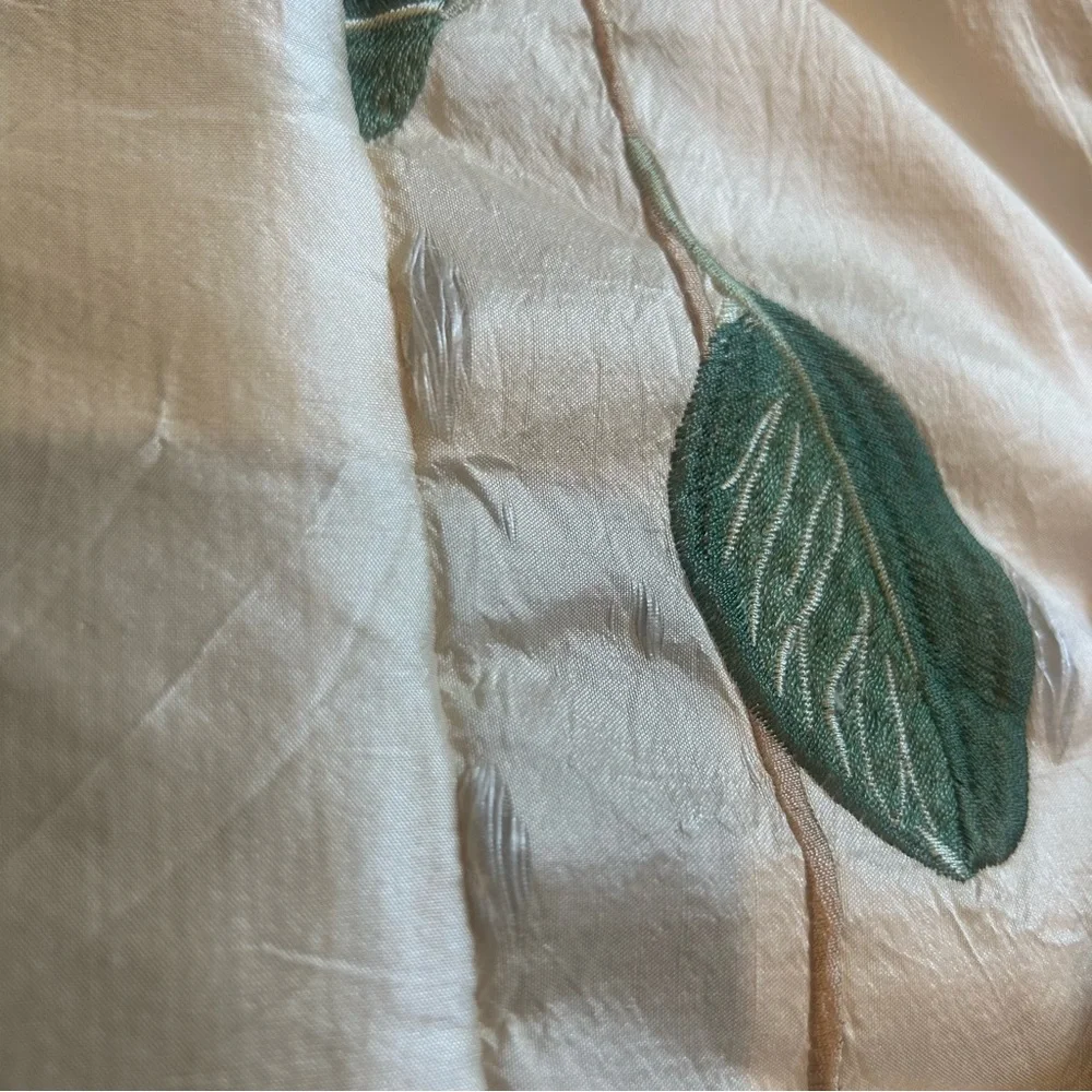 Yves Delorme 100% Silk Floral Cream and Pink Child Comforter Quiet Luxury - Picture 7 of 9